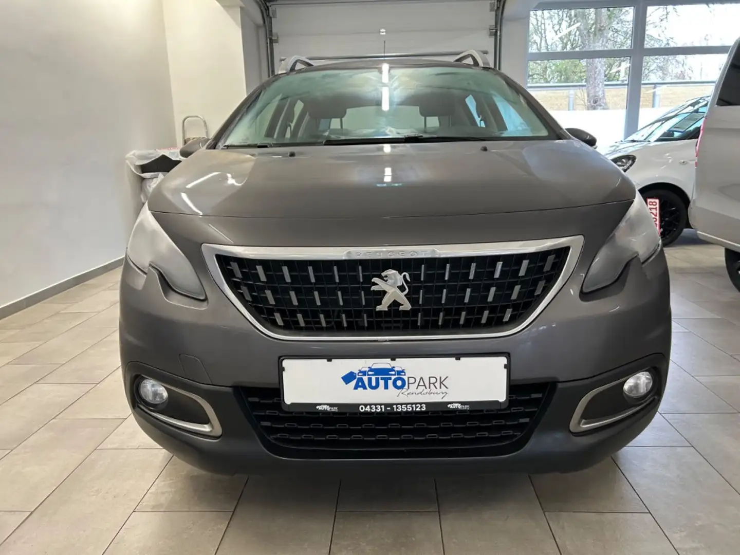 Peugeot 2008 Active Grau - 2