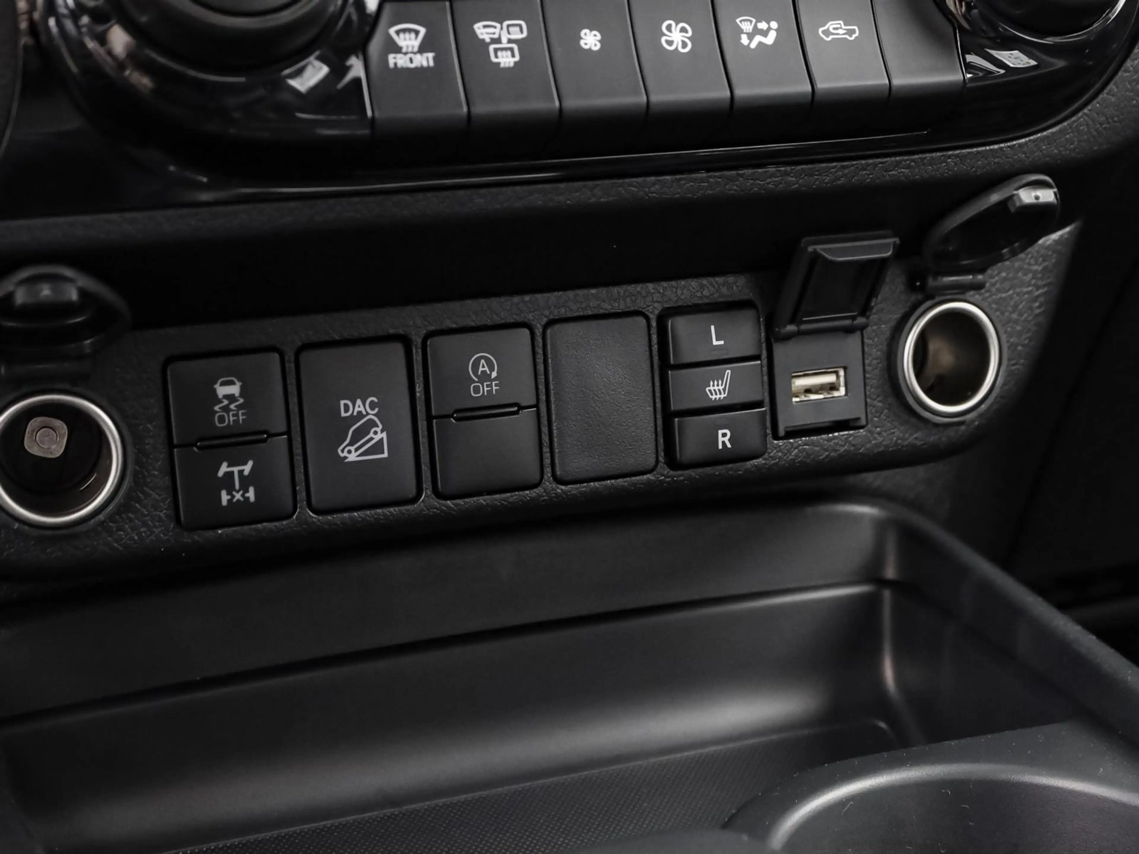 Toyota Hilux 2.8 D-4D Double Cab Executive 4x4 NAVI SHZ ALU KLIMA BT ANDROID APPLE — photo 11