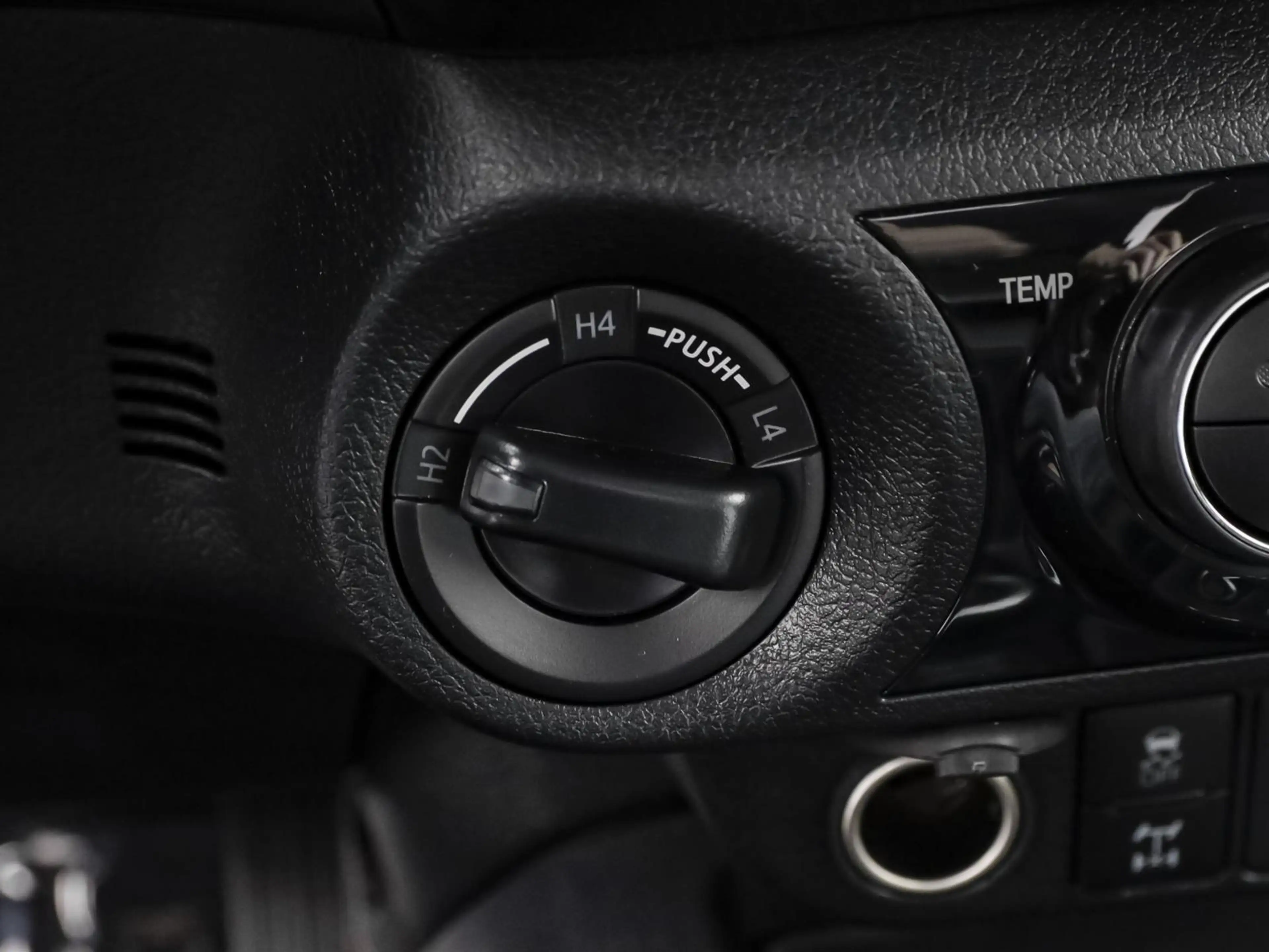 Toyota Hilux 2.8 D-4D Double Cab Executive 4x4 NAVI SHZ ALU KLIMA BT ANDROID APPLE — photo 12
