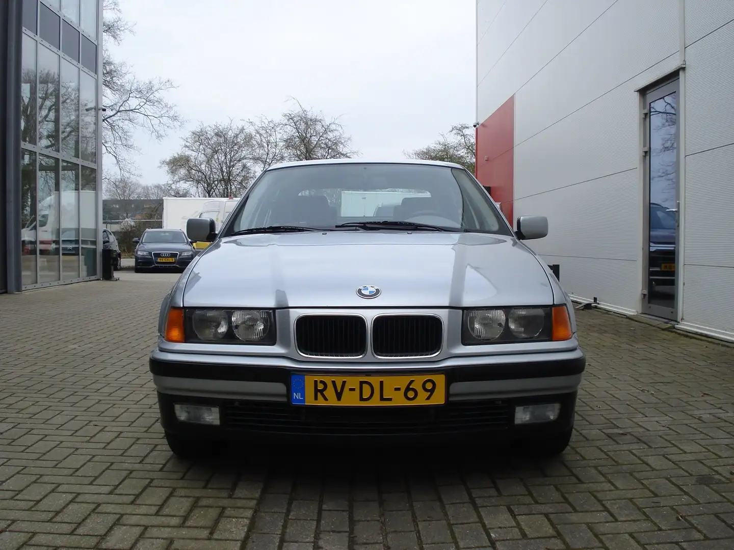 BMW 318 Compact 318ti srebrna - 2