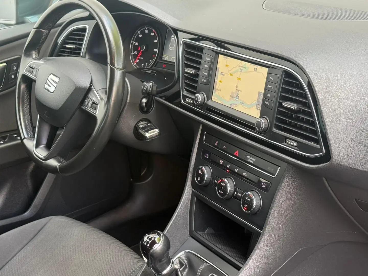 SEAT Leon ST 1.0 EcoTSI Style Connect Navi Airco Cruise Pdc Grigio - 2