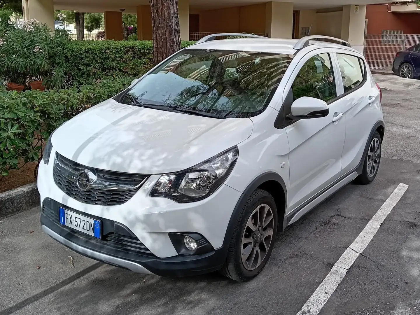 Opel Karl Karl 1.0 Rocks 73cv my19 Bianco - 1