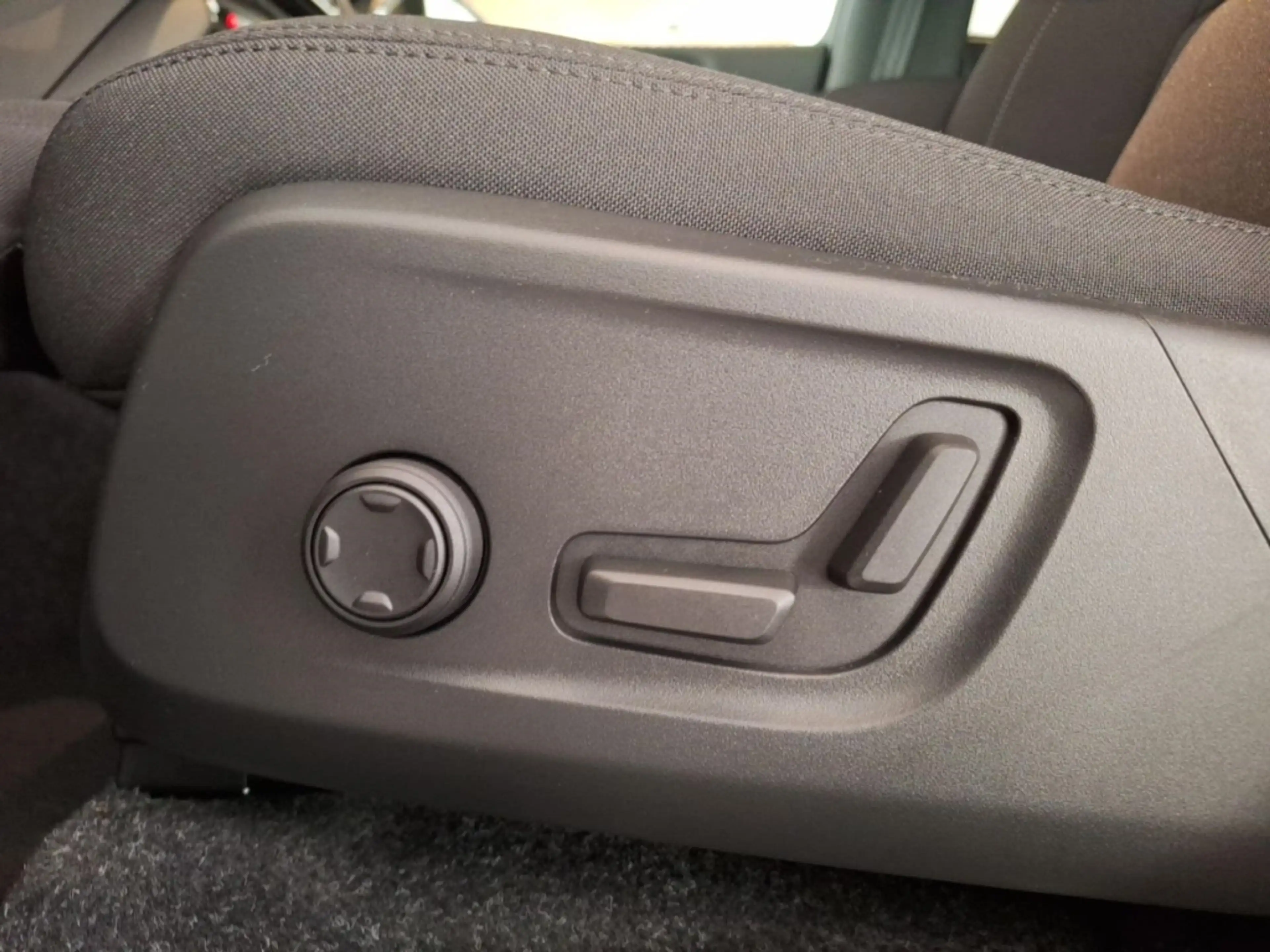Volvo EX40 Plus Black Edition* 20Zoll*LED*Navi* — photo 15