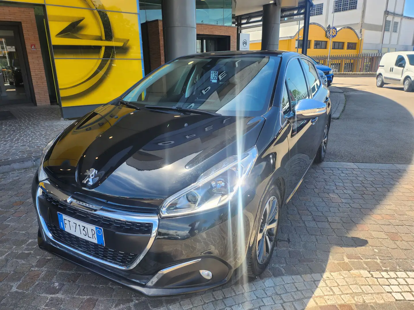 Peugeot 208 PEUGEOT 208 1.5 D 75 CV ALLURE Noir - 1