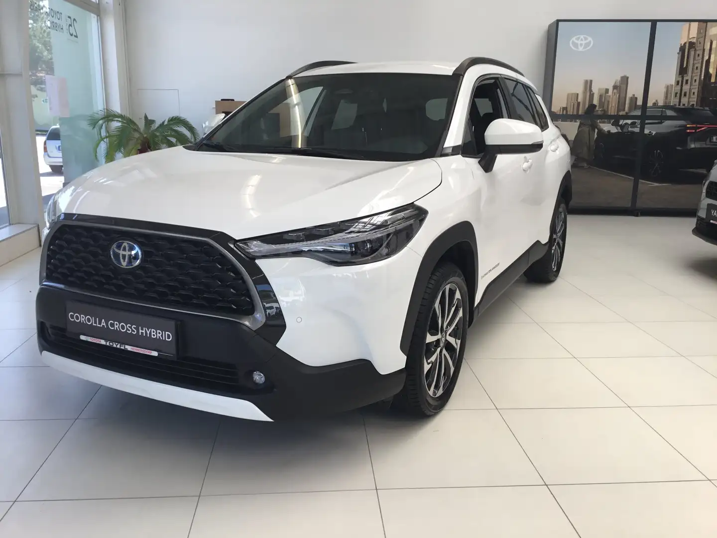 Toyota Corolla Cross 1,8 Hybrid Active Drive 2WD / SONDERPREIS Bílá - 1