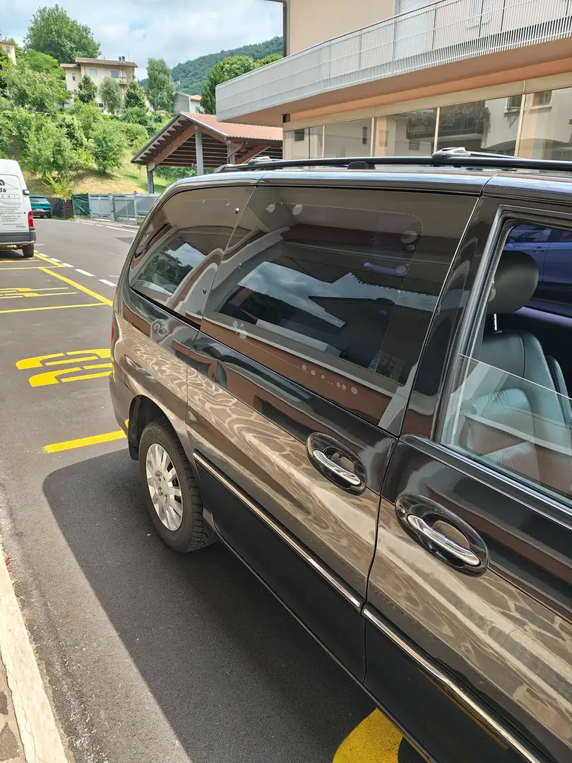 Kia Carnival EX Noir - 2