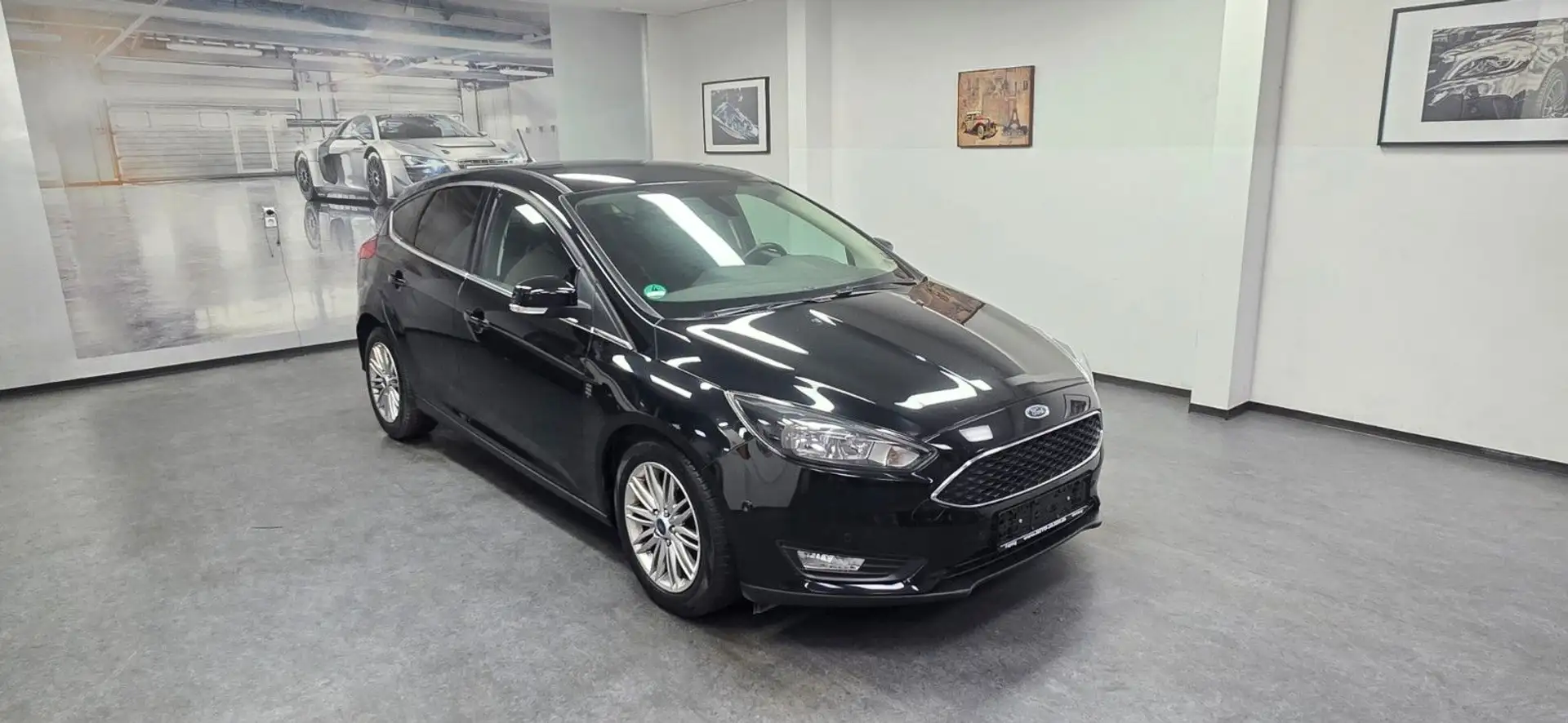 Ford Focus 1,5 Limo Aut 70.000 km PDC TÜV 01/2027 Schwarz - 2