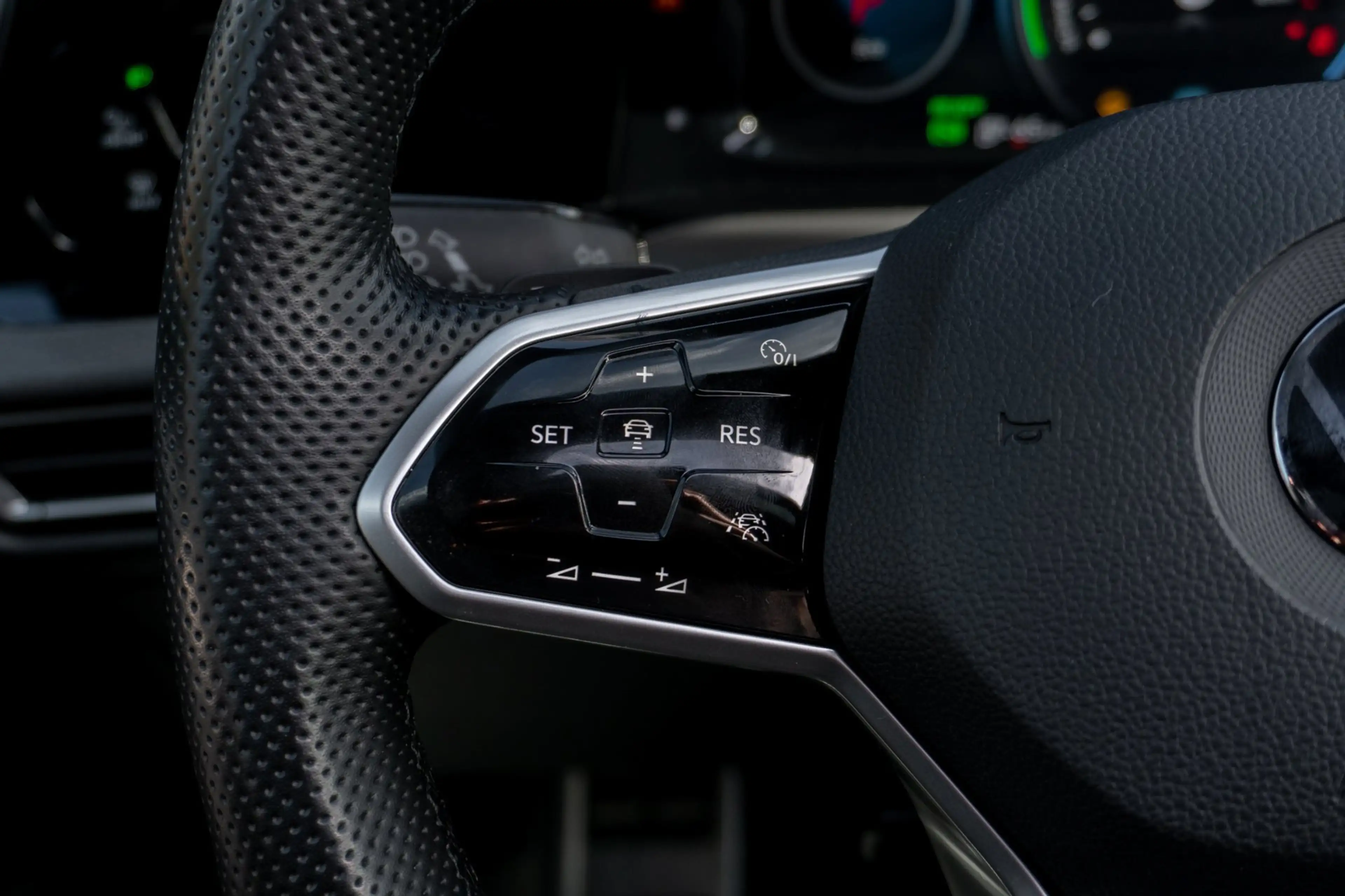 Volkswagen Golf GTE 1.4 eHybrid — photo 12