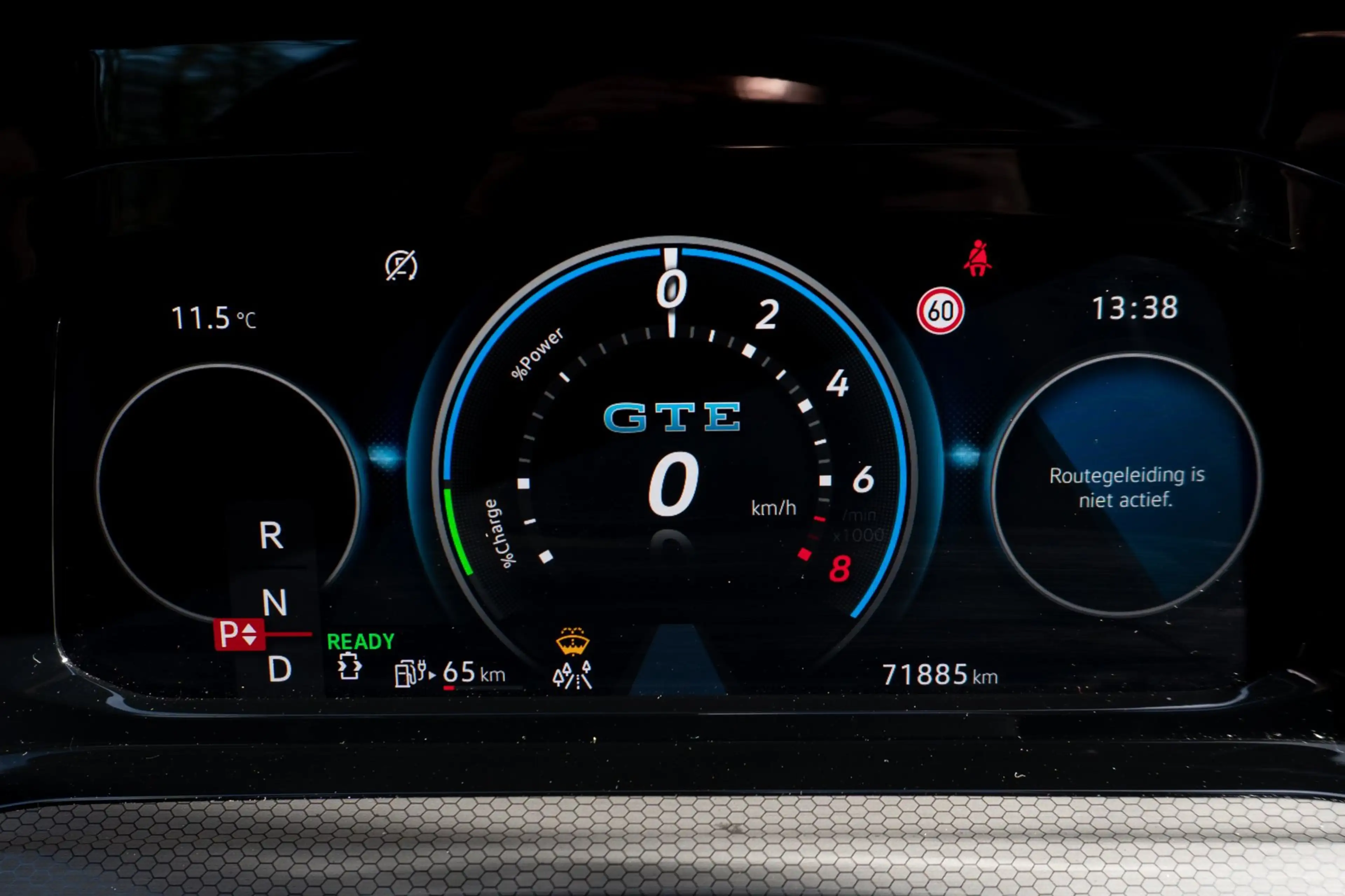 Volkswagen Golf GTE 1.4 eHybrid — photo 11