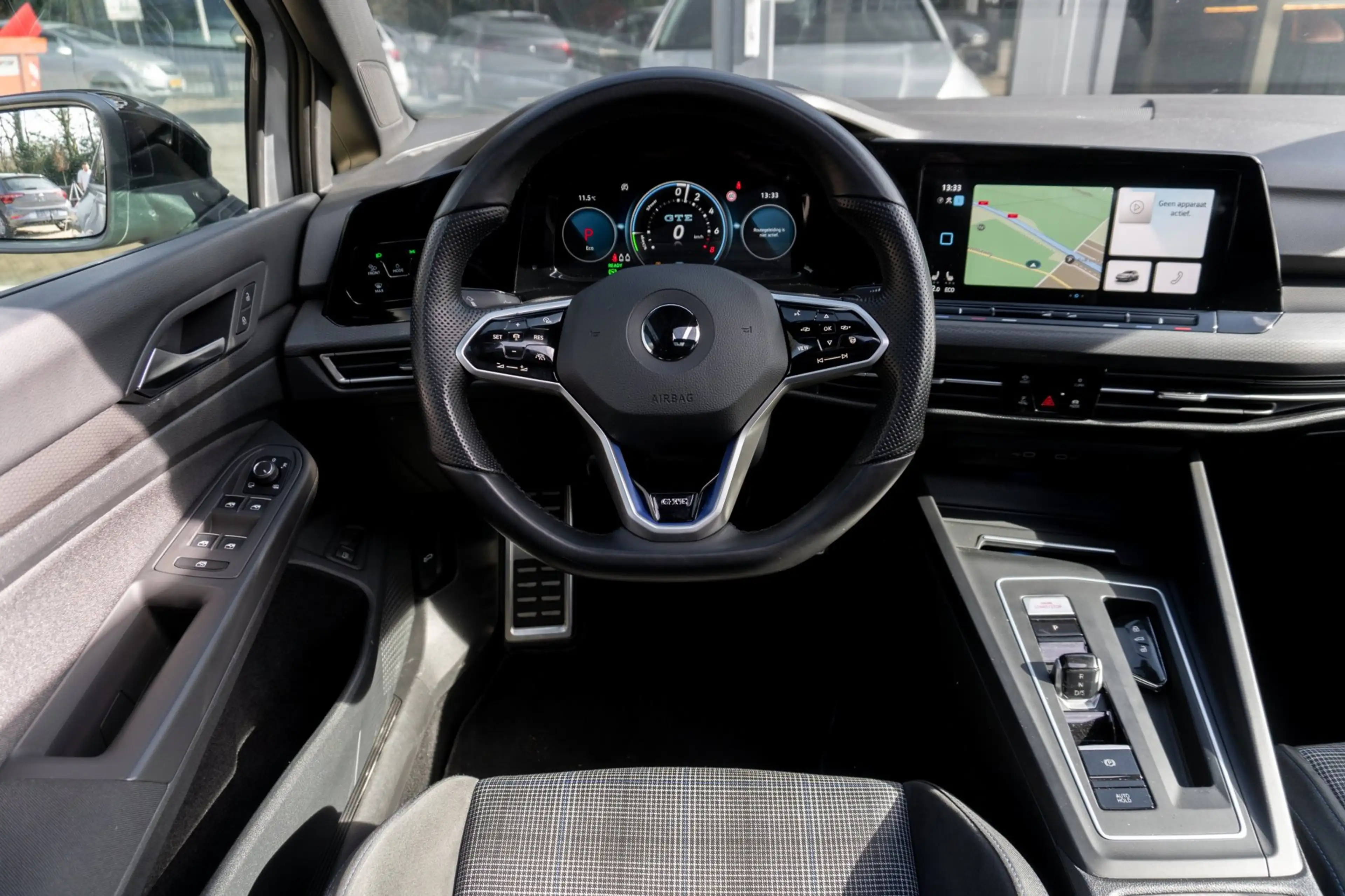 Volkswagen Golf GTE 1.4 eHybrid — photo 20