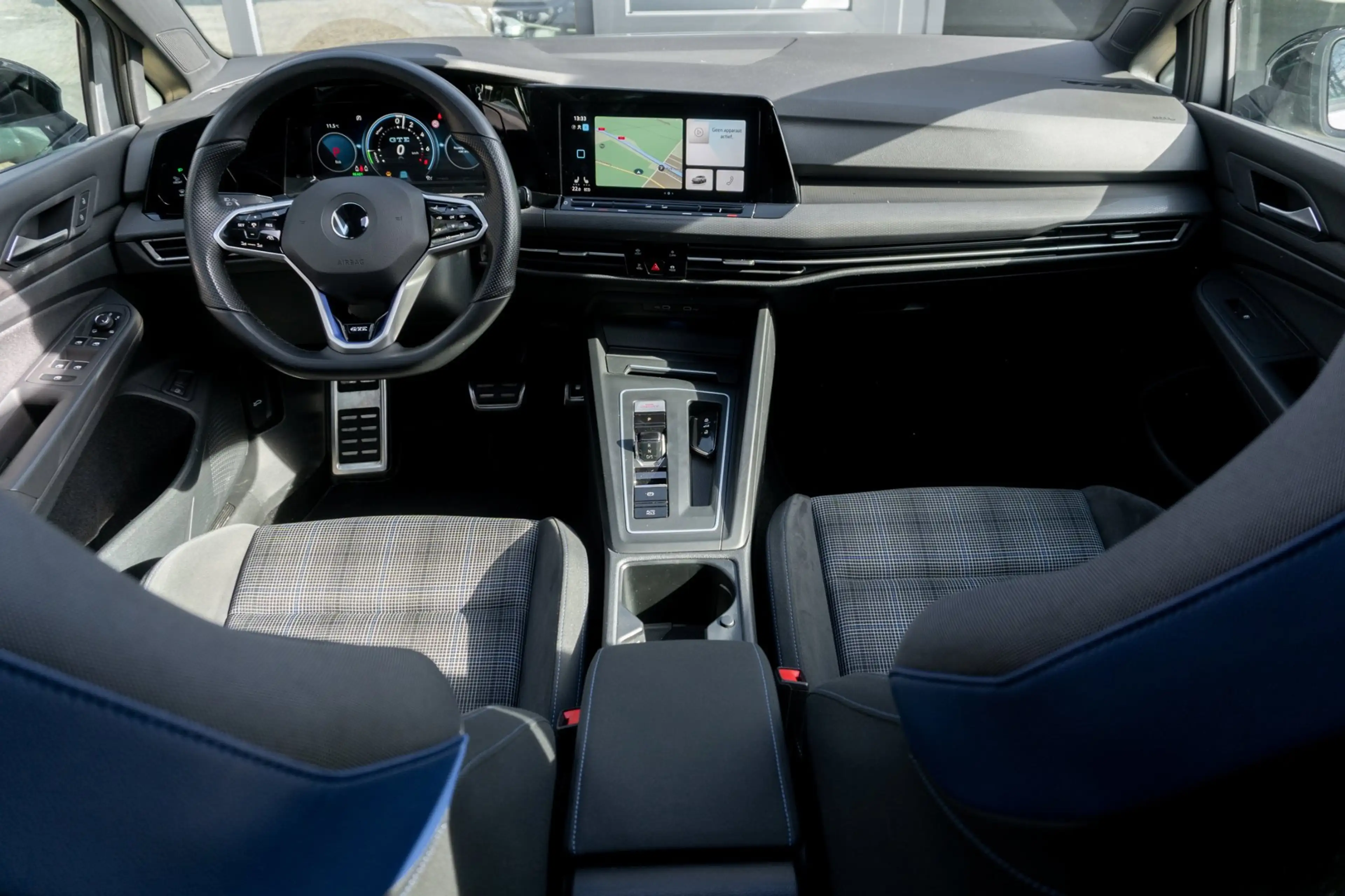 Volkswagen Golf GTE 1.4 eHybrid — photo 9