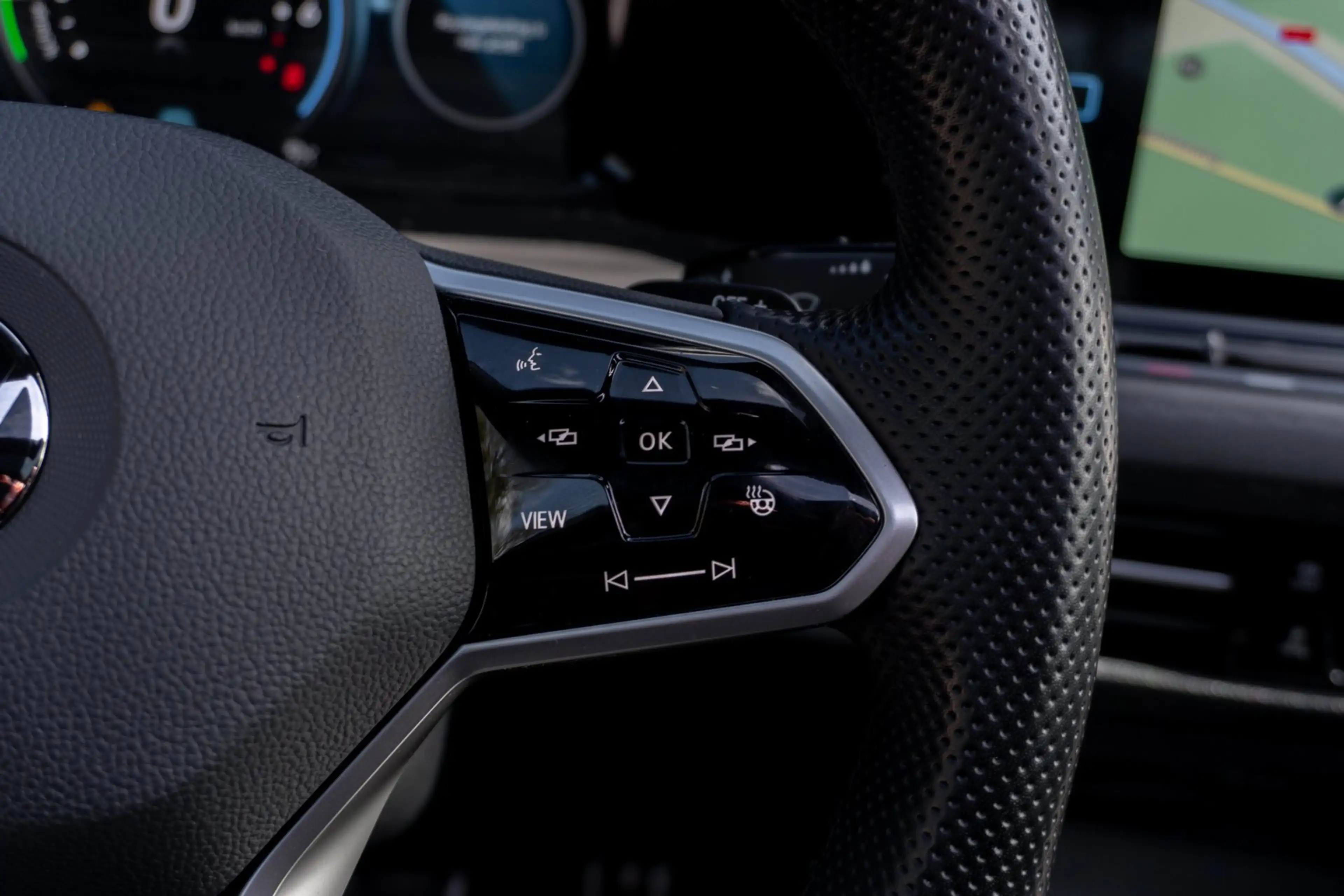 Volkswagen Golf GTE 1.4 eHybrid — photo 13