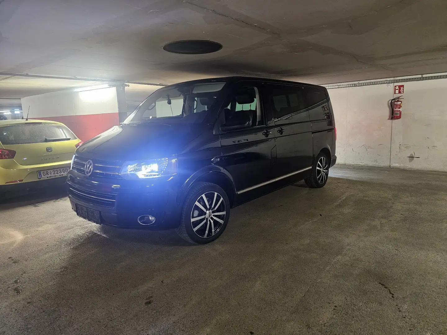 Volkswagen T5 Multivan Kurz 4MOTION Schwarz - 1