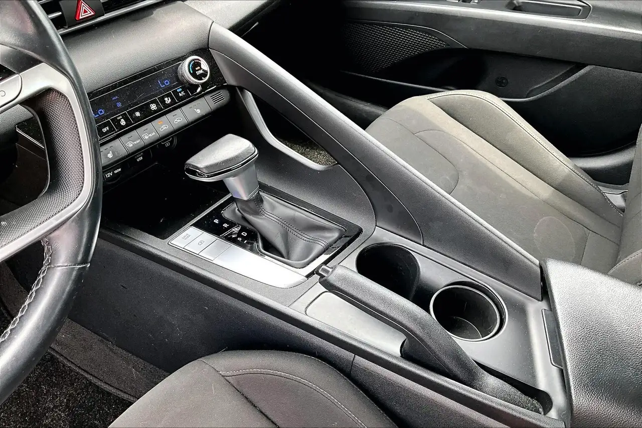 Hyundai ELANTRA снимка Hyundai ELANTRA