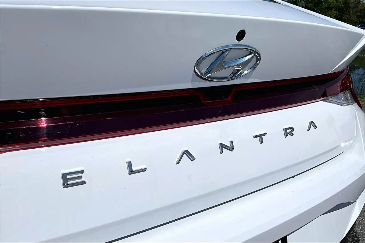Hyundai ELANTRA снимка Hyundai ELANTRA