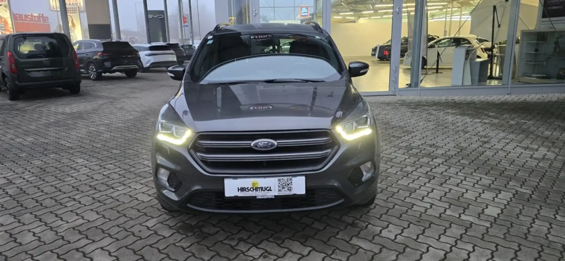 Ford Kuga ST-Line Grau - 2