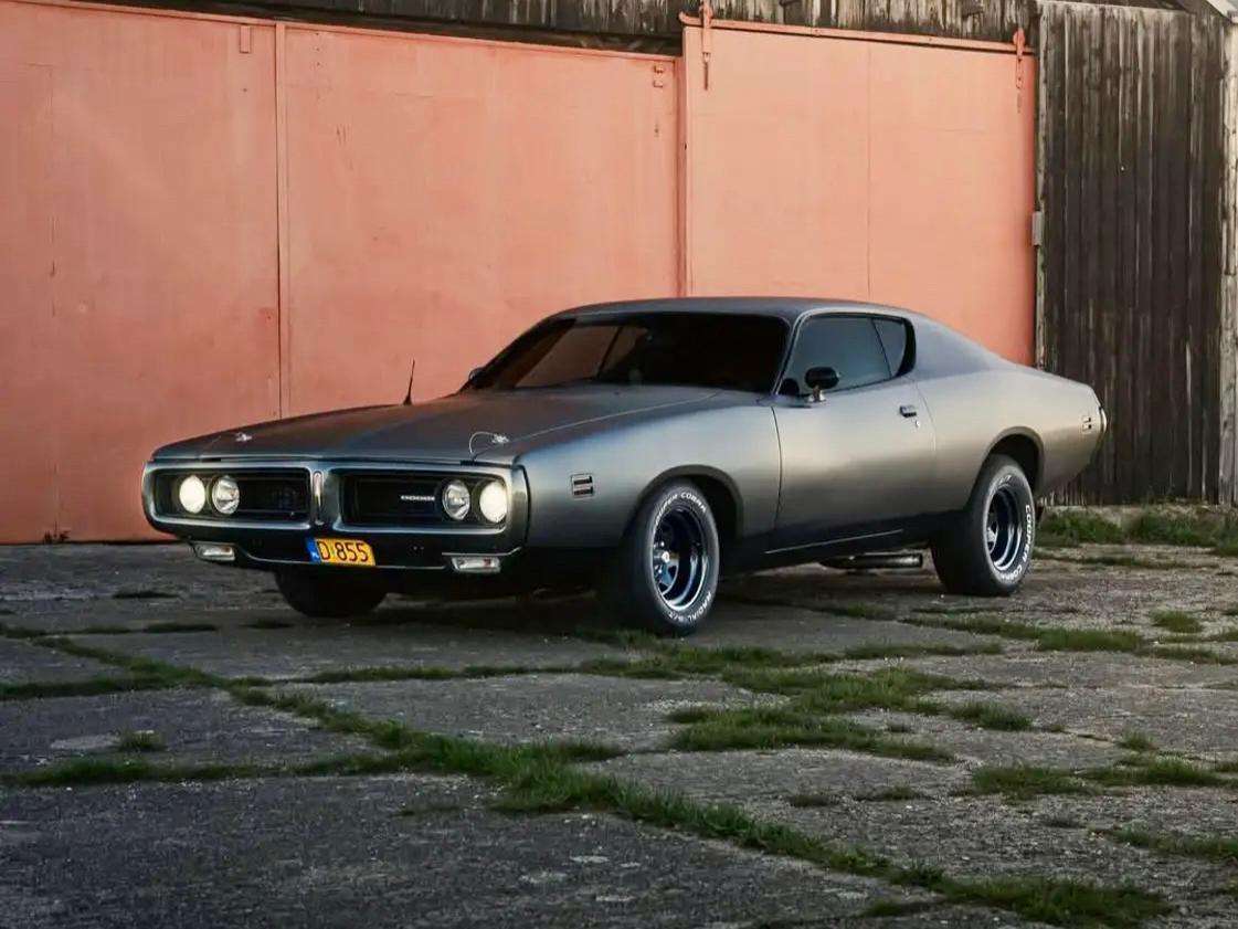 Second hand Dodge Charger 5.2