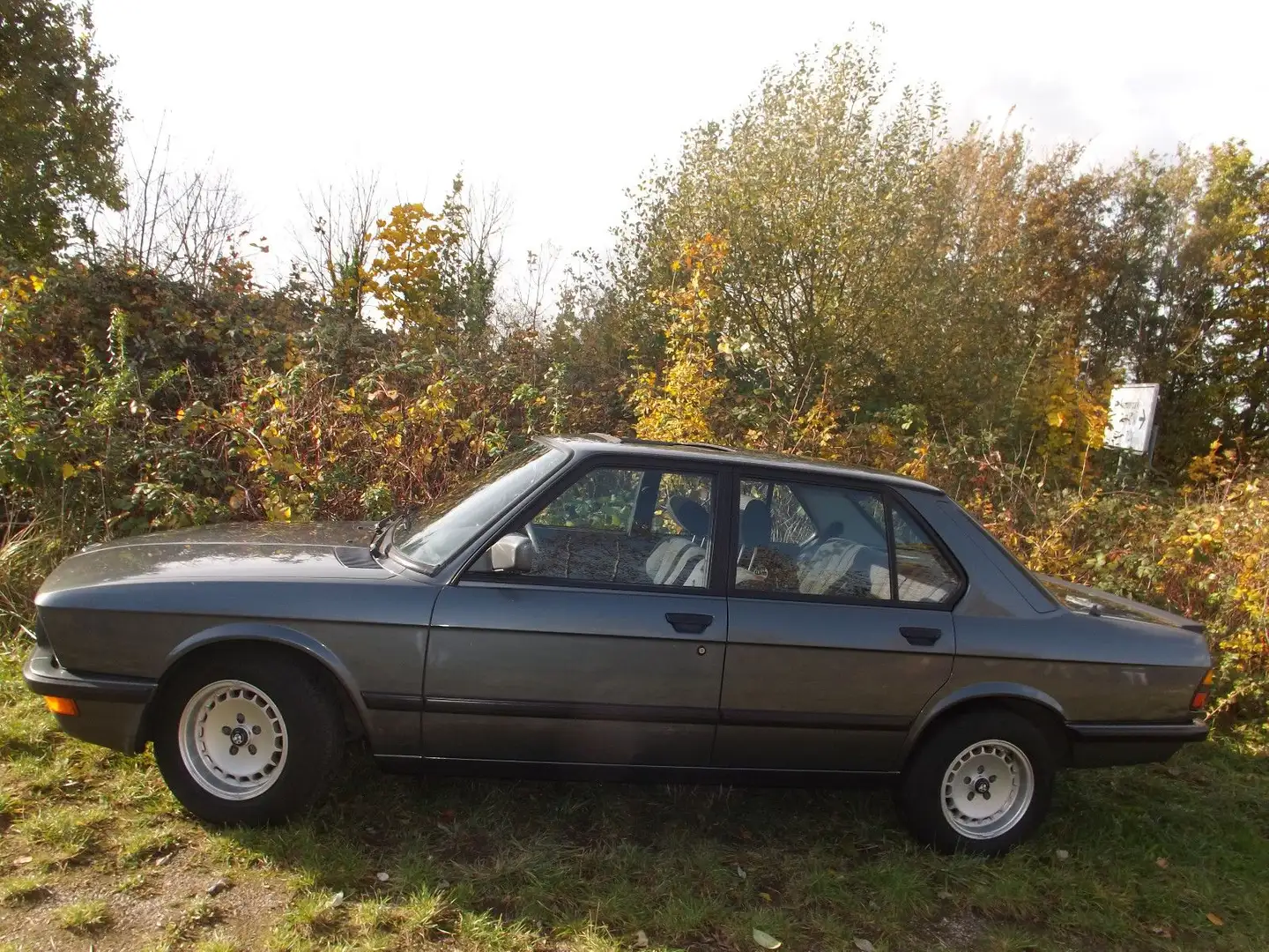 BMW 525 E-ein moderner Oldtimer! Grey - 2