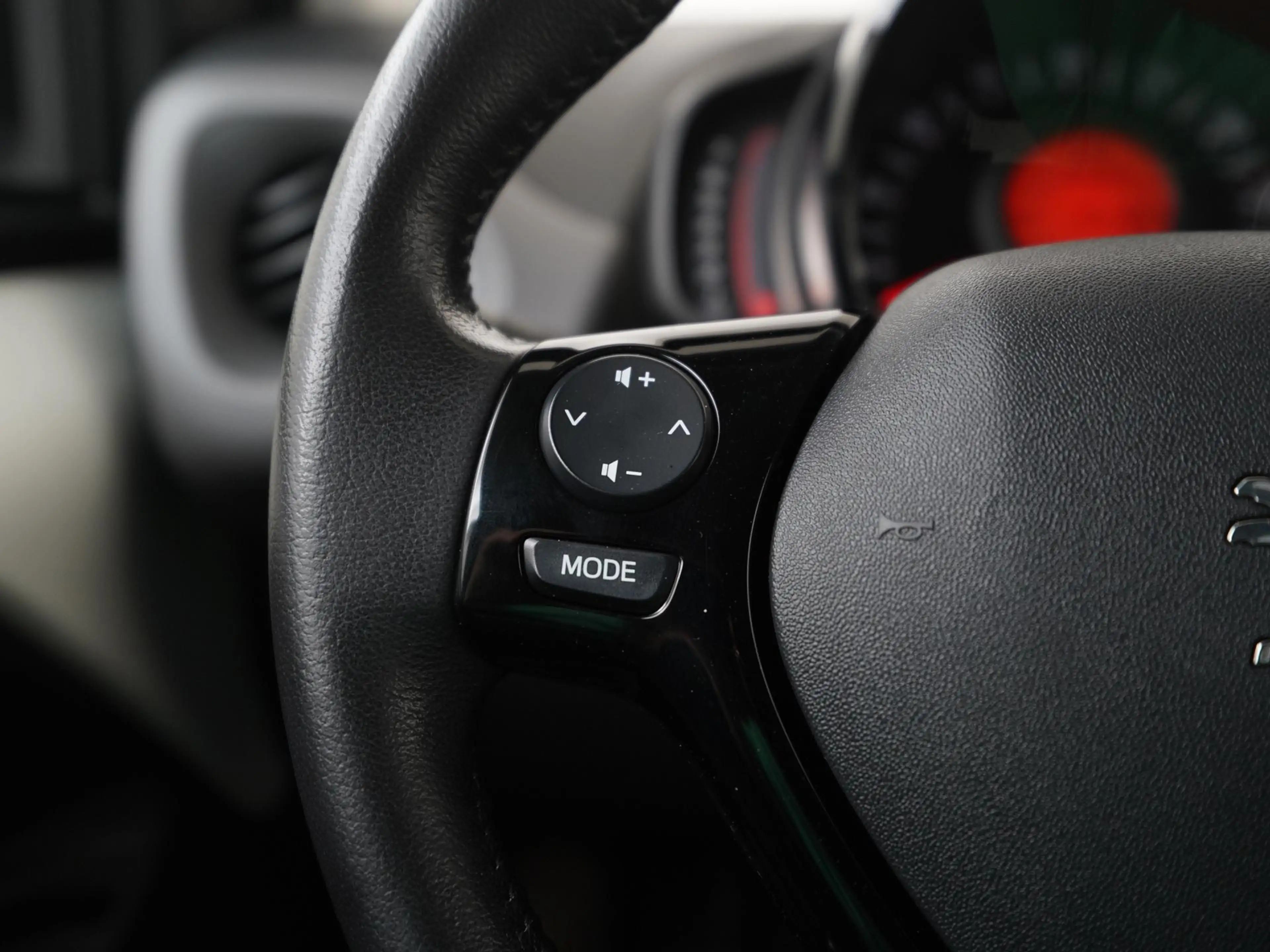 Peugeot 108 1.0 e-VTi Active | Airco | Bluetooth | 12 mnd Gara — photo 7