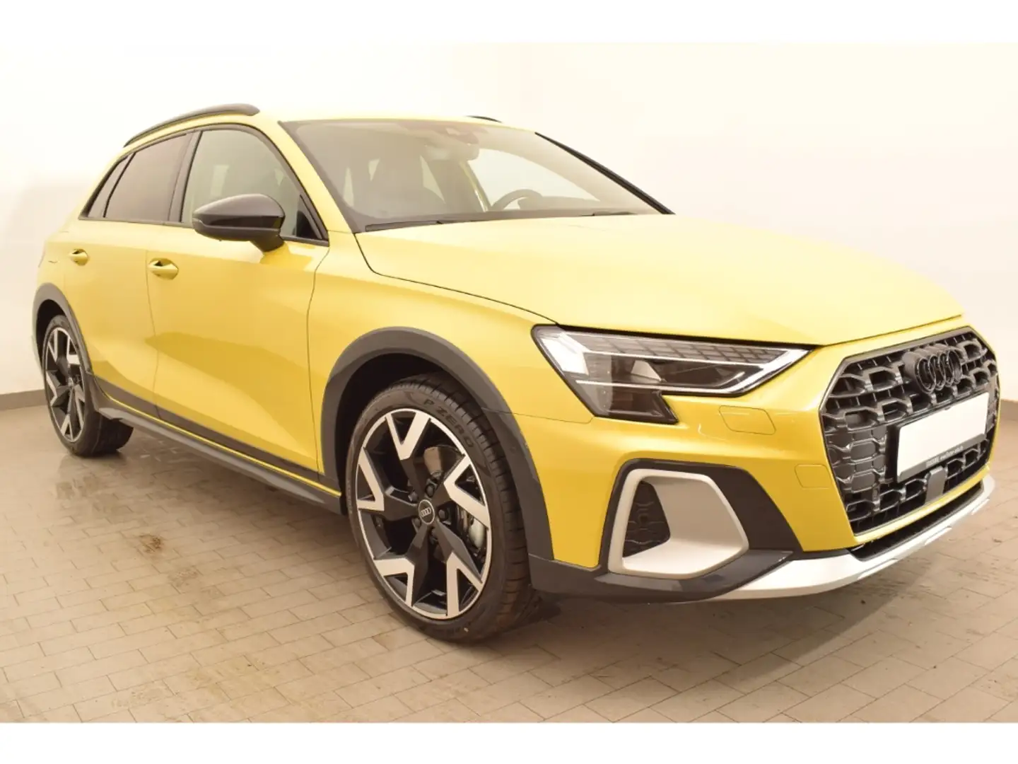 Audi A3 allstreet 35TFSI S tronic Matrix Navi HUD SHZ Rear Gelb - 2