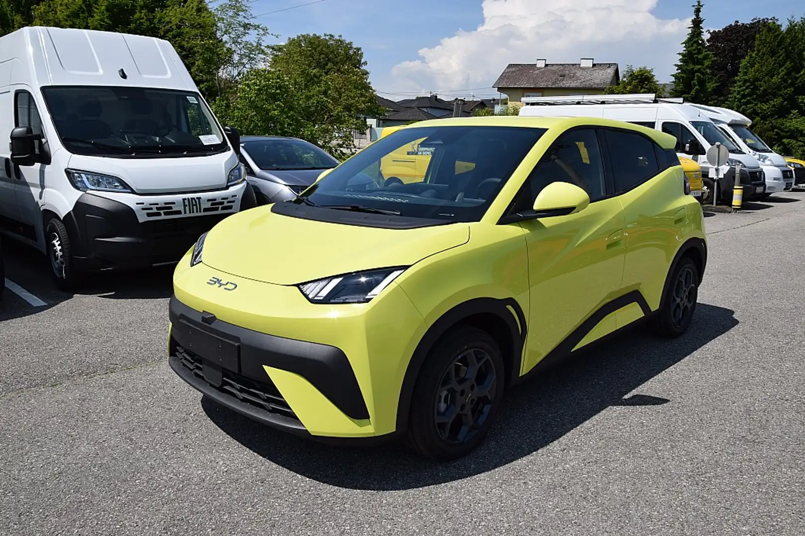 BYD Dolphin SURF Comfort 43,2kWh Jaune - 1