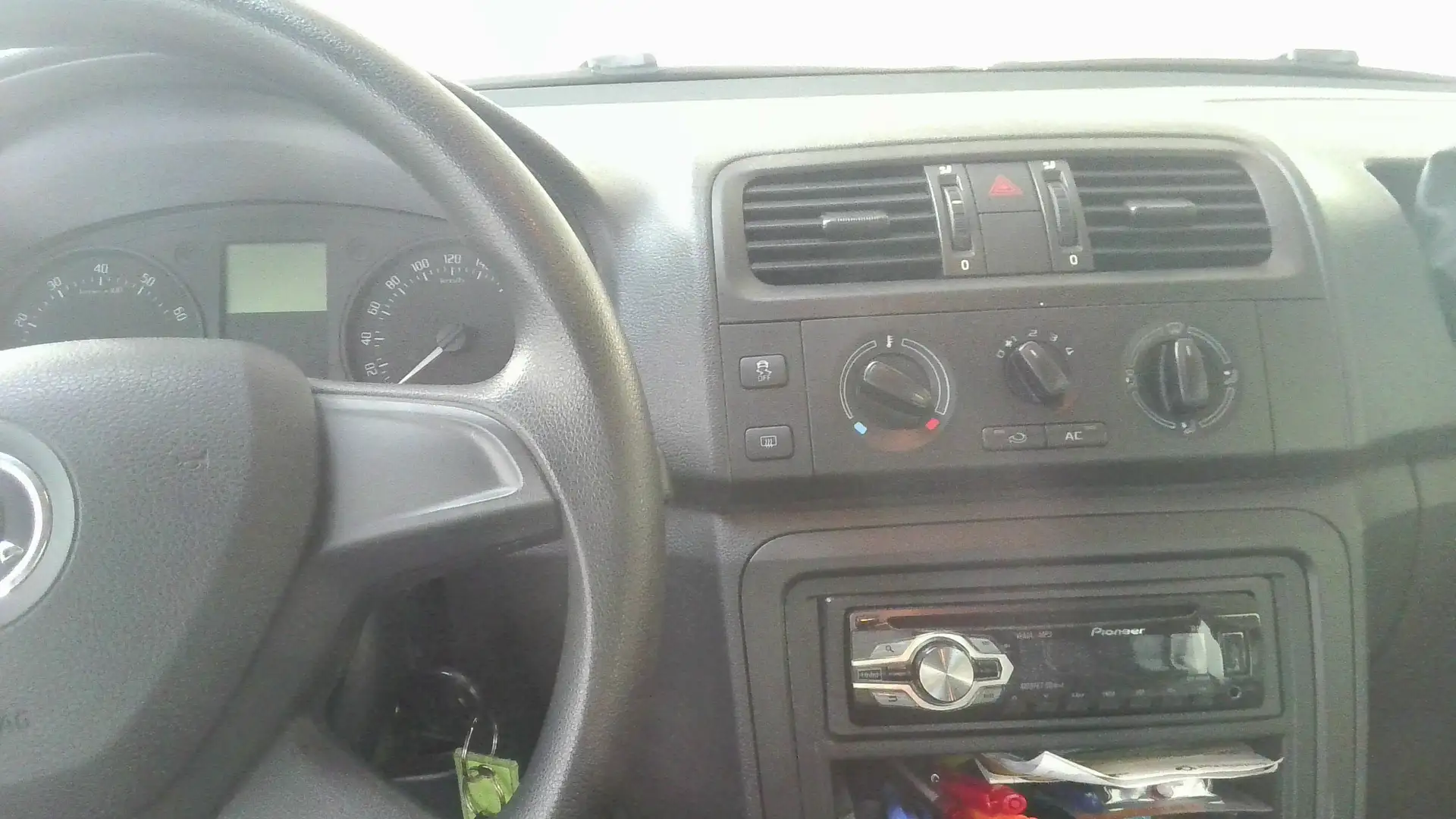 Skoda Fabia Fabia 1.2 HTP Fresh Weiß - 2