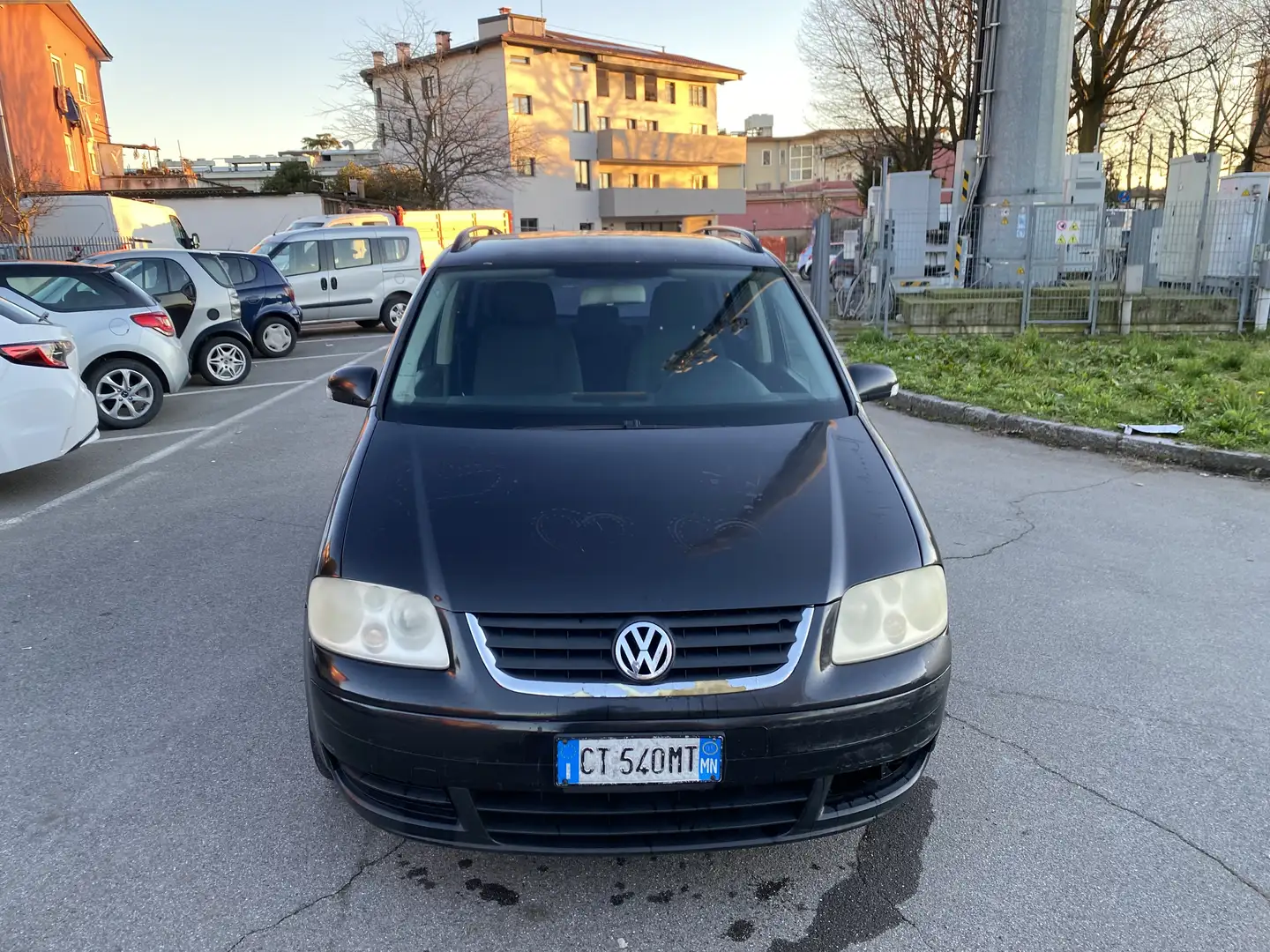 Volkswagen Touran 2.0 tdi Trendline 140cv Schwarz - 2
