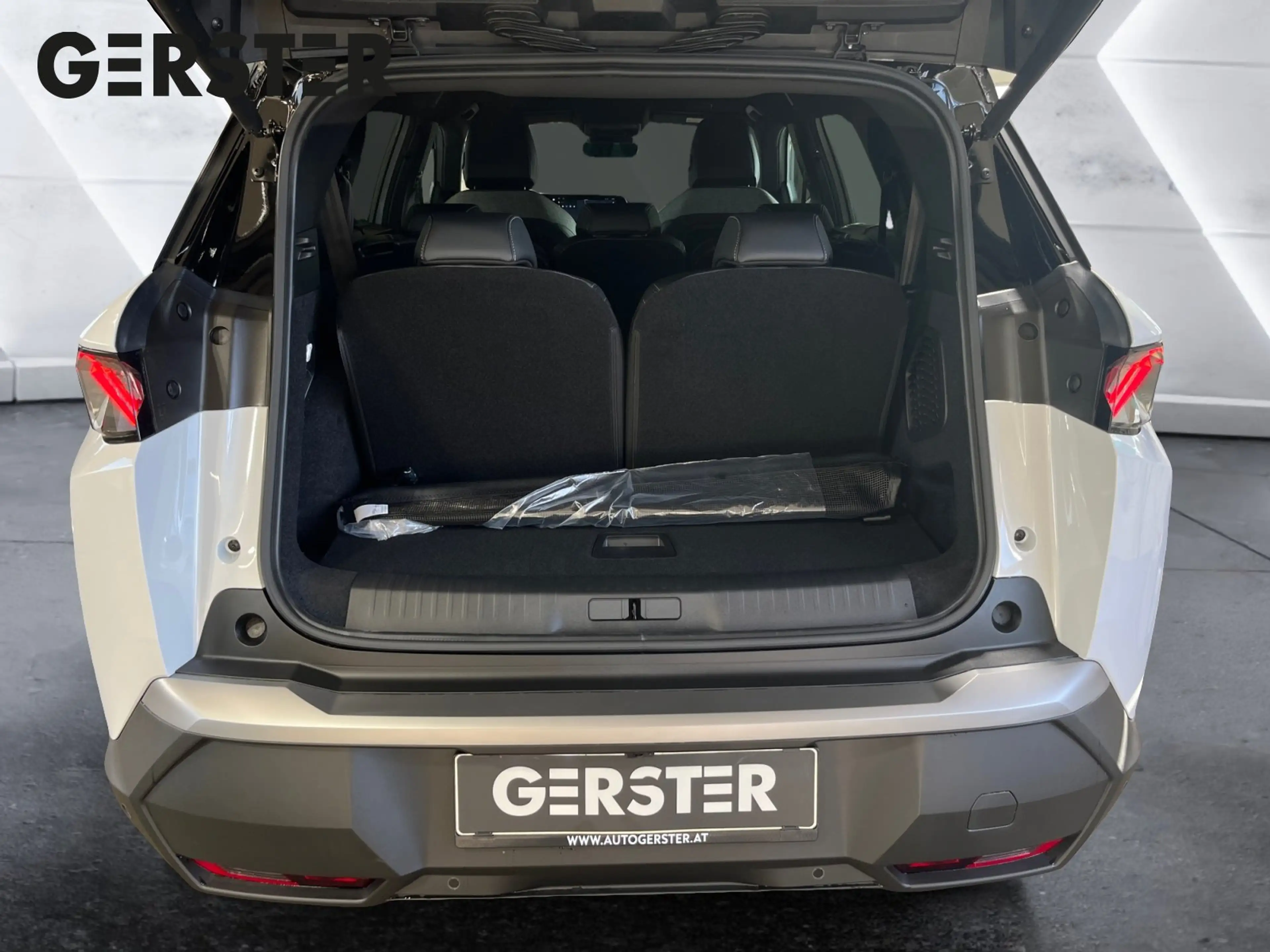 Peugeot 5008 1.2 145 GT Exclusive ACC Alcantara LED Navi — photo 14