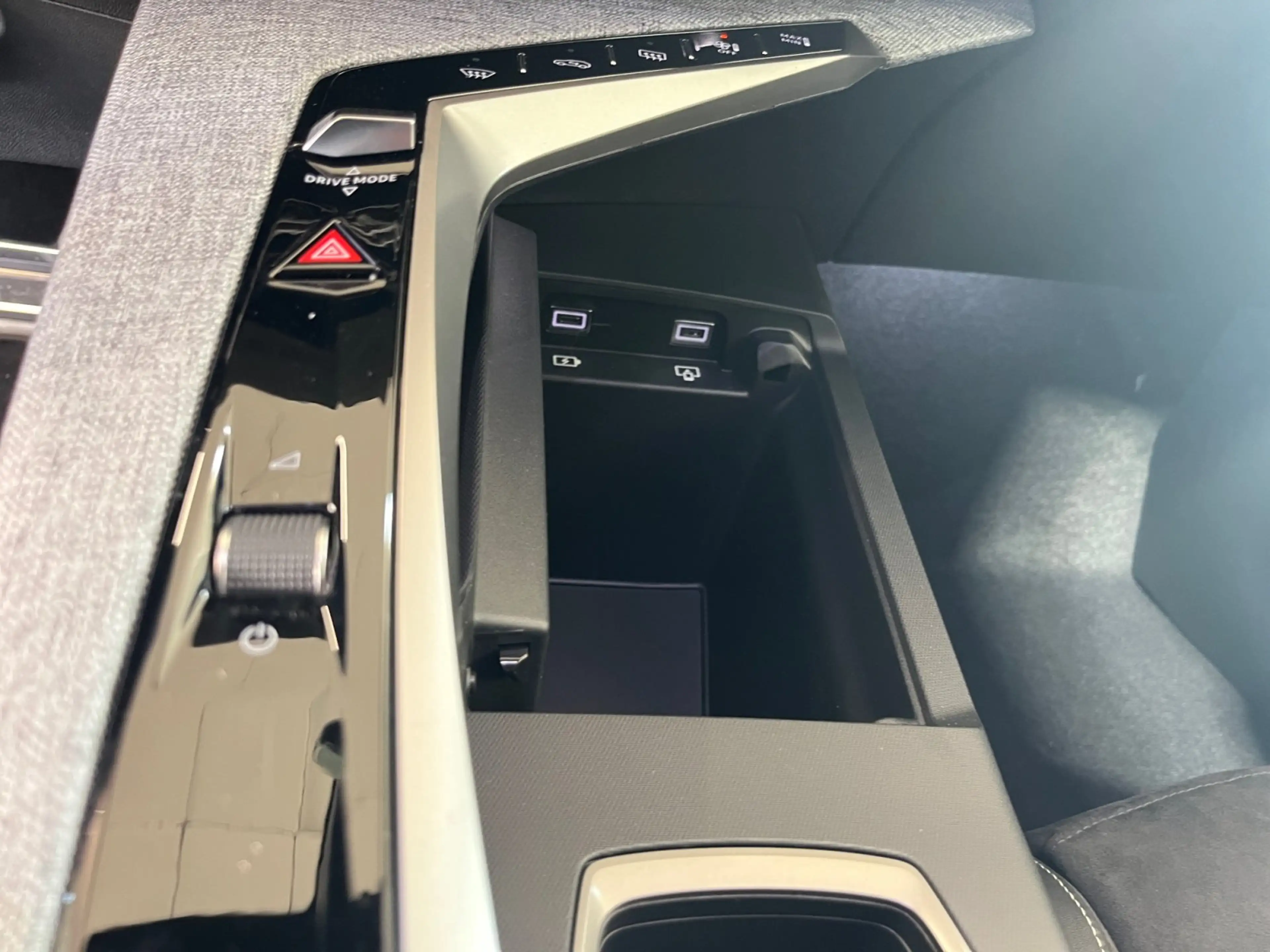 Peugeot 5008 1.2 145 GT Exclusive ACC Alcantara LED Navi — photo 19