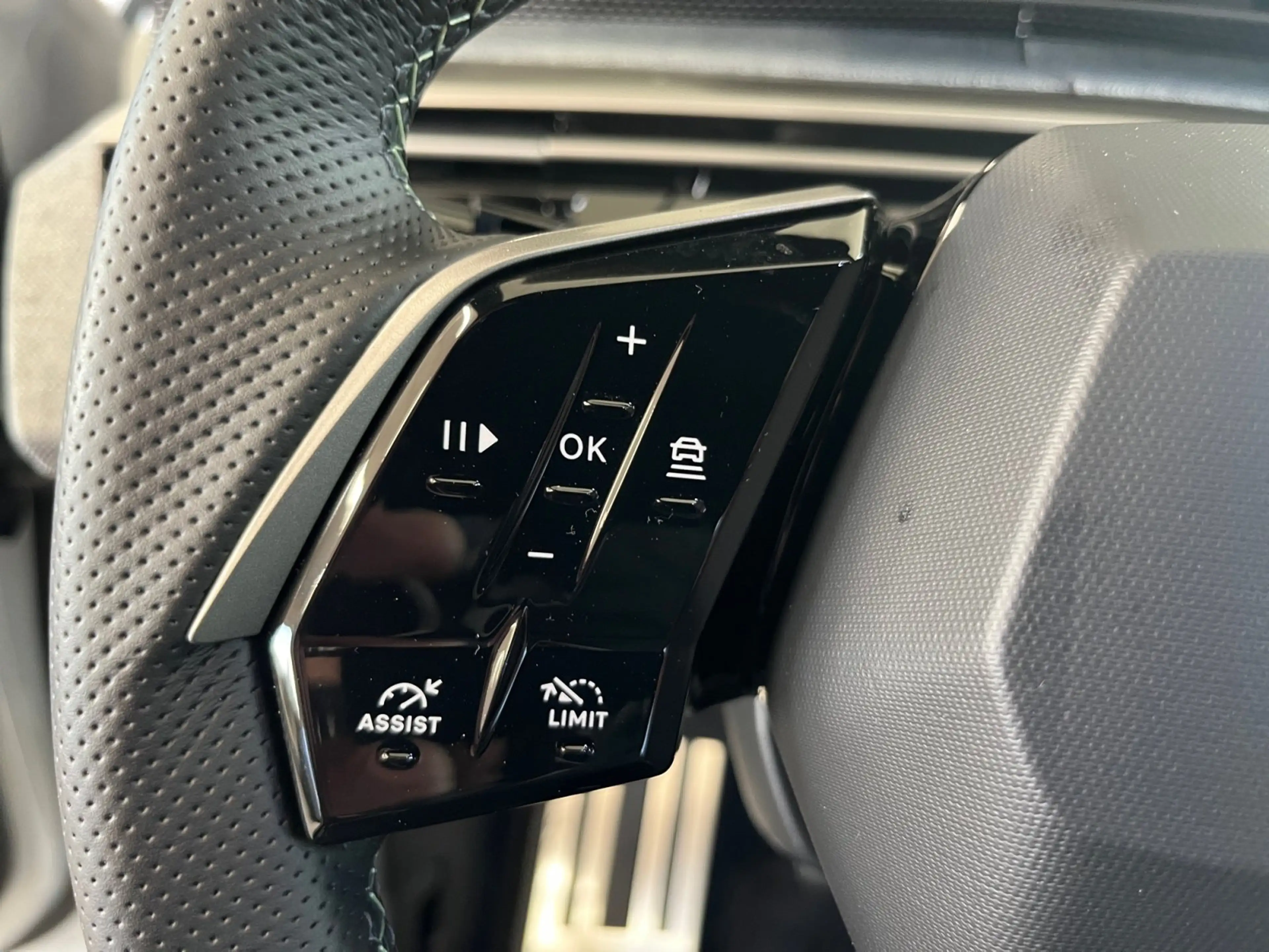 Peugeot 5008 1.2 145 GT Exclusive ACC Alcantara LED Navi — photo 18