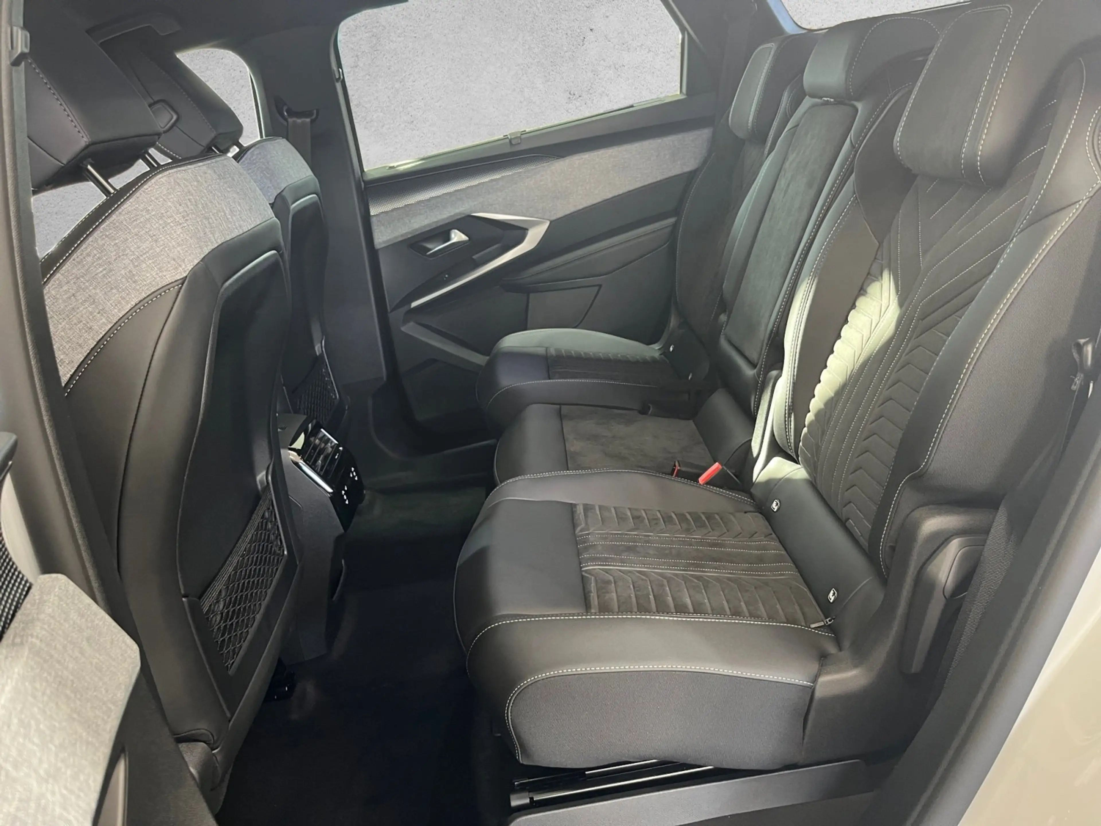 Peugeot 5008 1.2 145 GT Exclusive ACC Alcantara LED Navi — photo 7