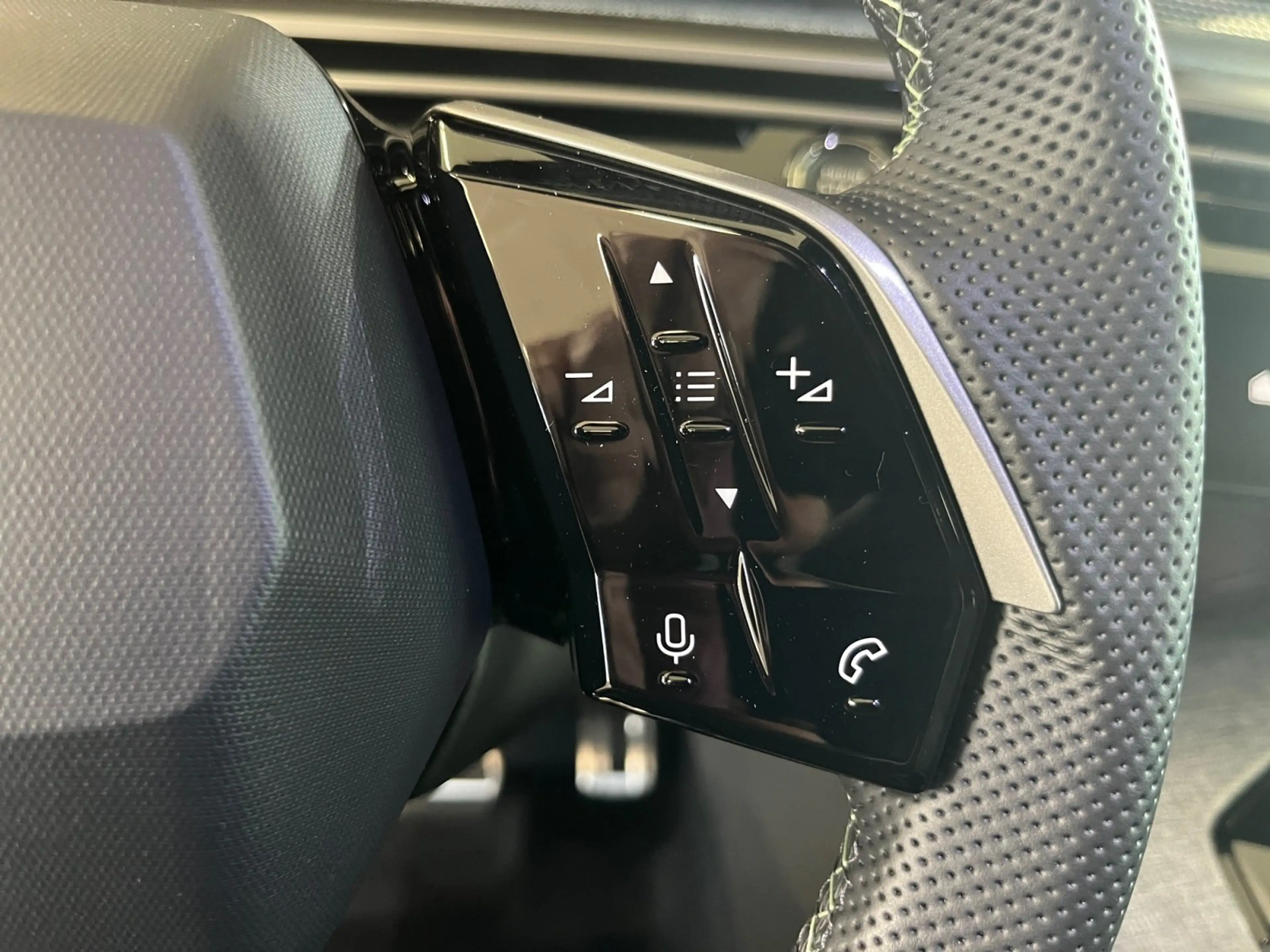 Peugeot 5008 1.2 145 GT Exclusive ACC Alcantara LED Navi — photo 17