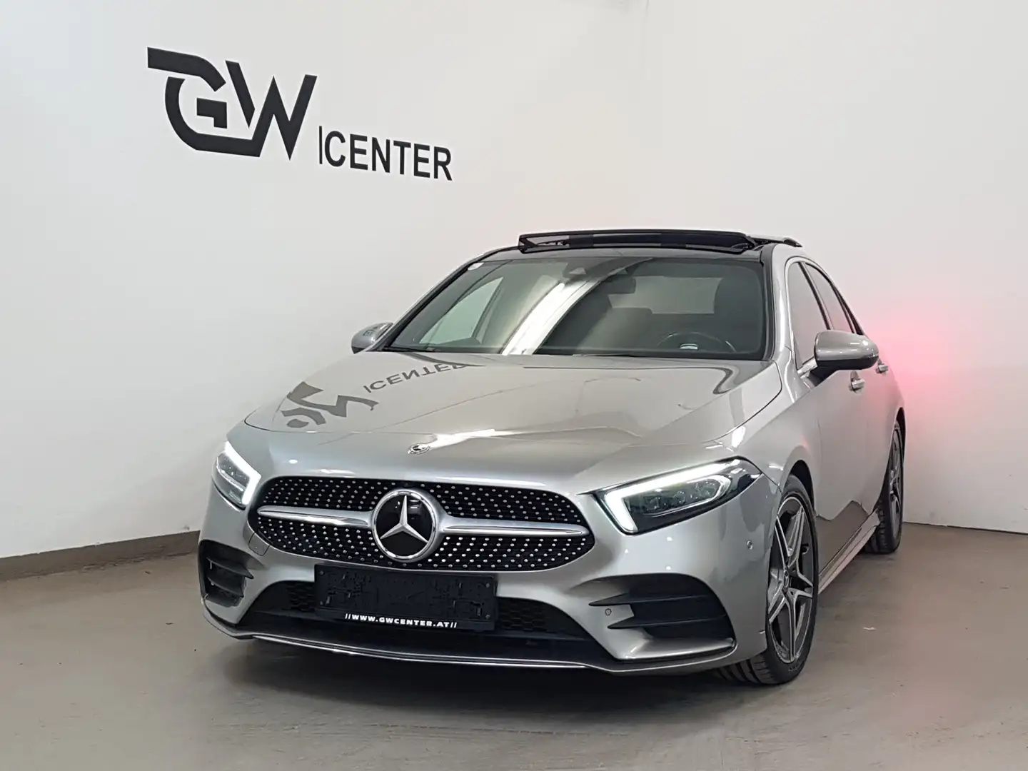 Mercedes-Benz A 220 d 4Matic Limousine AMG Line Panorama 360° Gris - 1