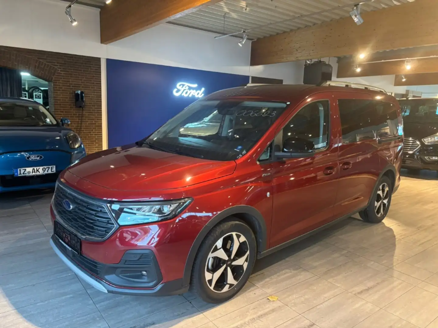 Ford Grand Tourneo ACTIVE NAVI / AHK / 7-SITZER / WINTER-PAKET Rot - 2