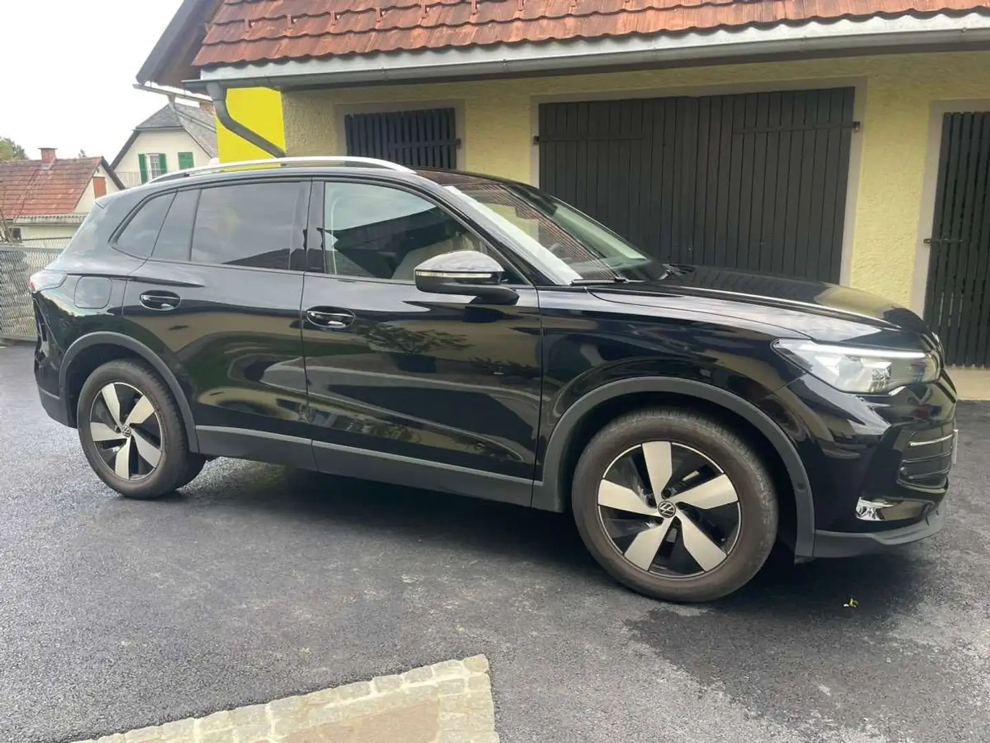Volkswagen Tiguan Friends eTSI DSG (CT13BM14 Schwarz - 1