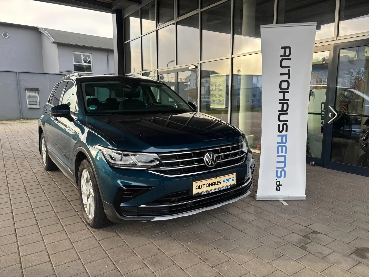 Volkswagen Tiguan VW Tiguan Navi, Parkassistent, Standheizung Blau - 1