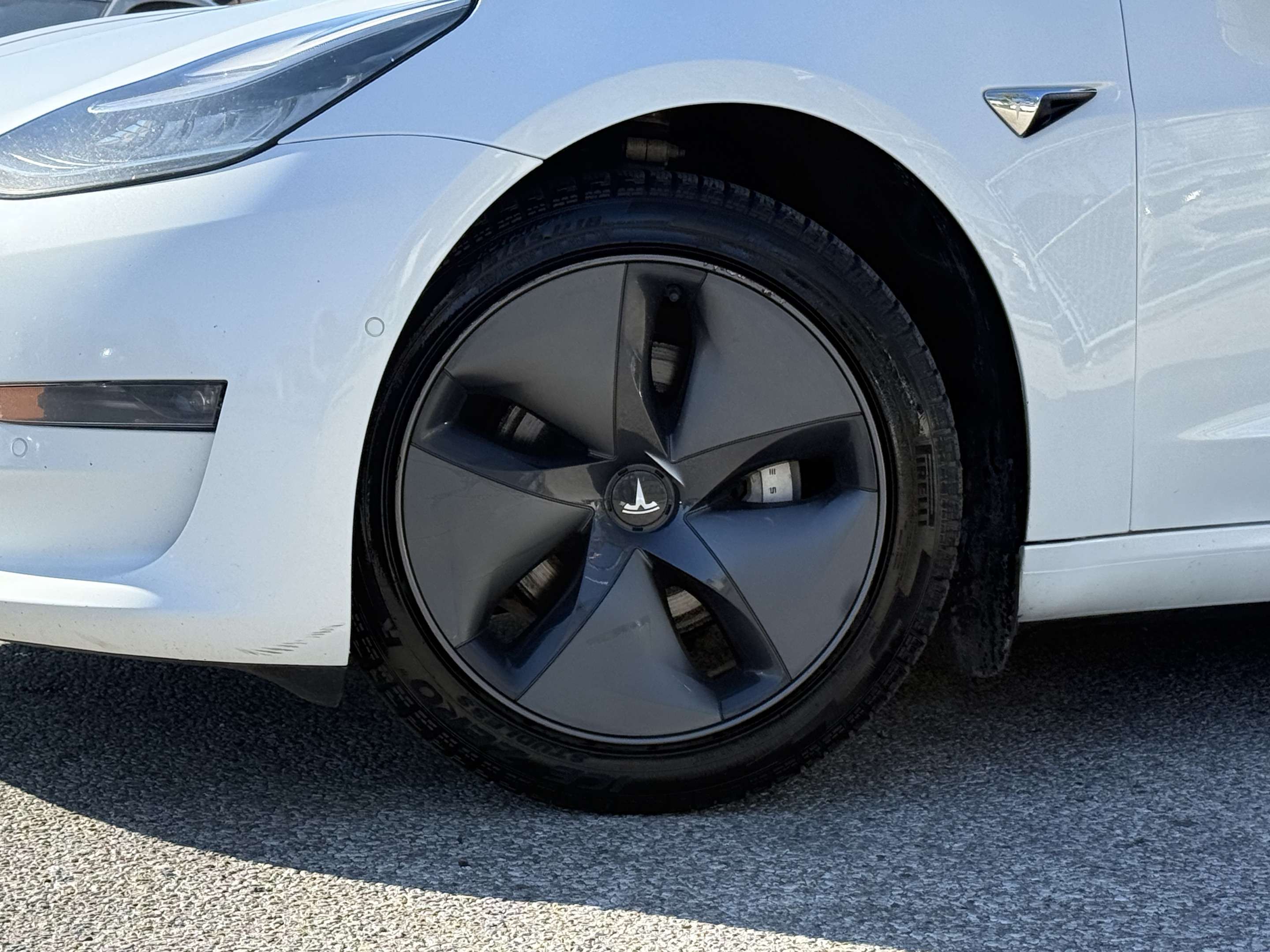 2020 Tesla Model 3 Standard Range Plus l RWD l 2 Sets of Tires alt 4