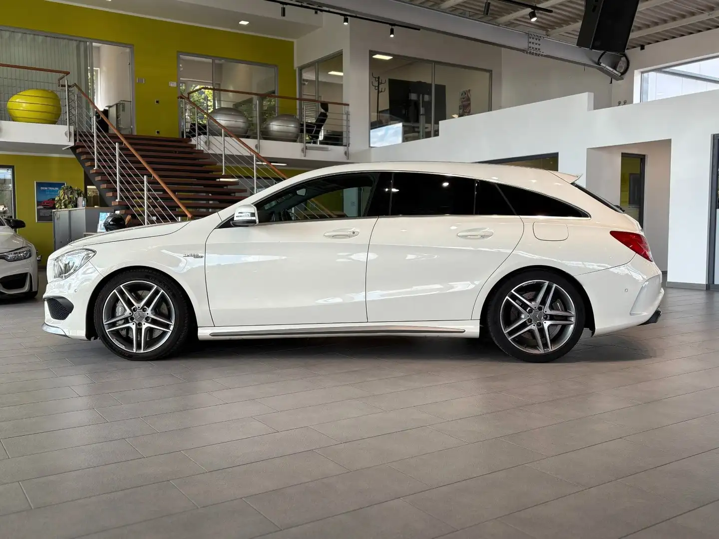 Mercedes-Benz CLA 45 AMG Shooting Brake*ACC*SHZ* Weiß - 2