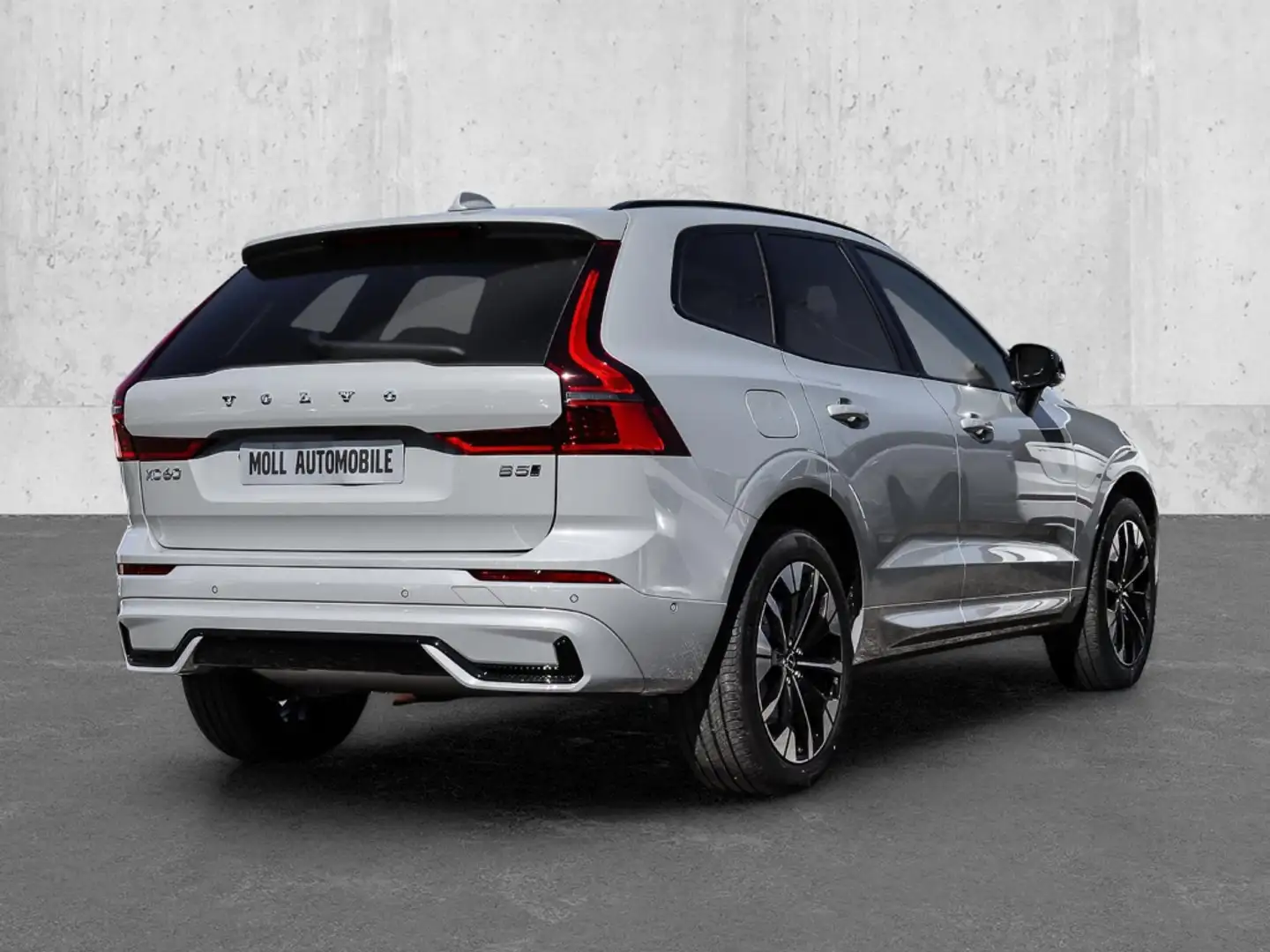 Volvo XC60 B5 AWD Plus Dark Panorama Head-Up Grau - 2