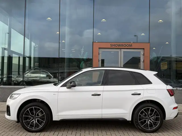 Audi Q5 view 10