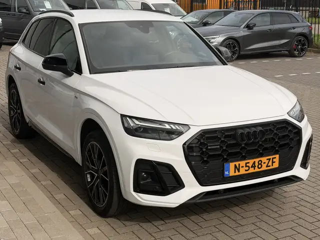 Audi Q5 view 14