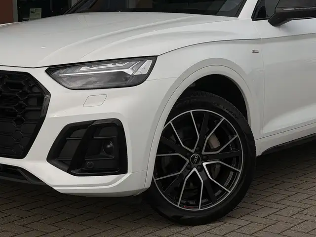 Audi Q5 view 6