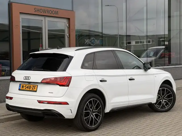 Audi Q5 view 18