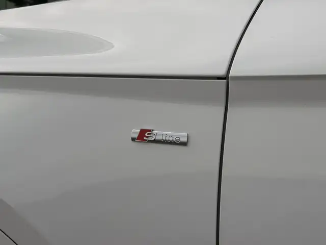 Audi Q5 view 8
