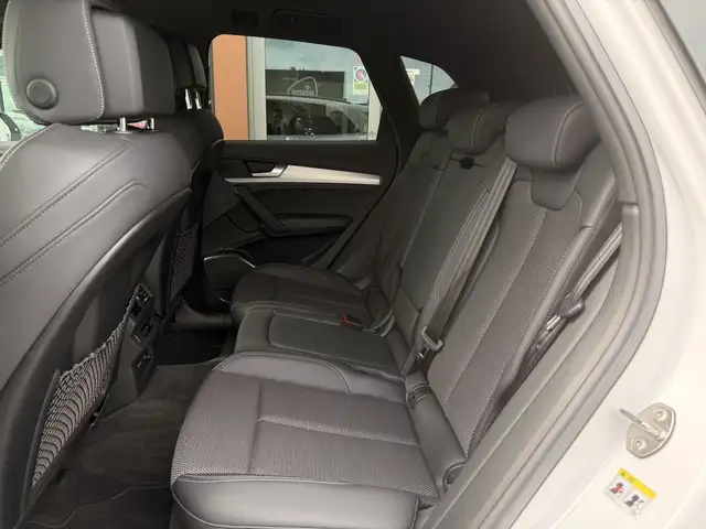 Audi Q5 view 11