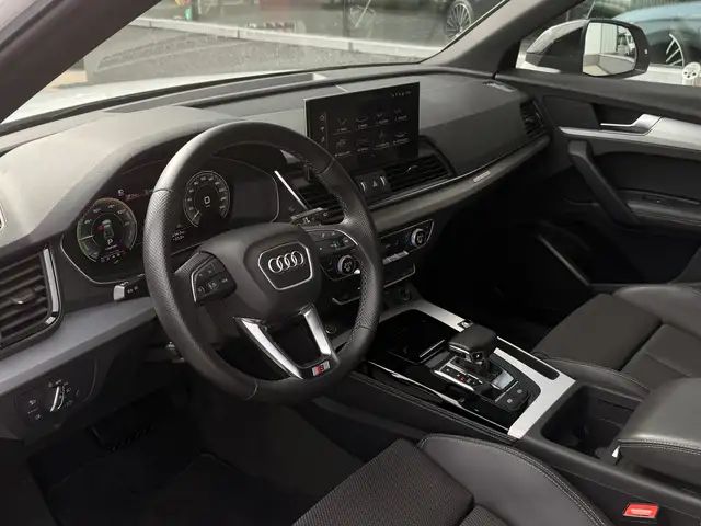 Audi Q5 view 2