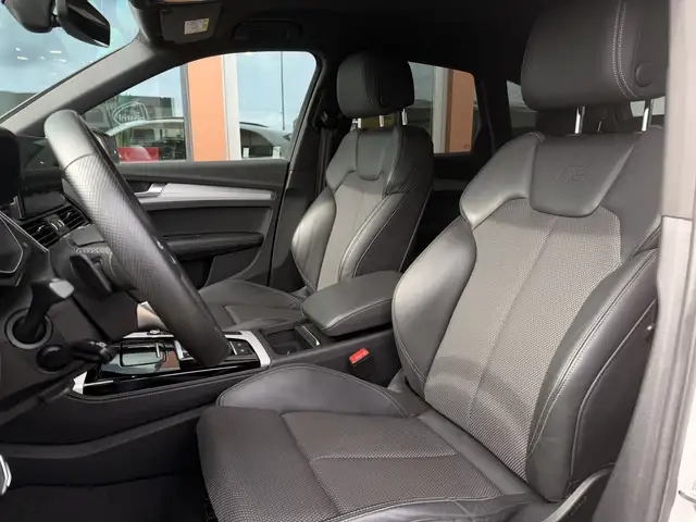 Audi Q5 view 4