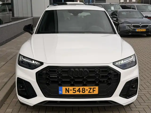 Audi Q5 view 13