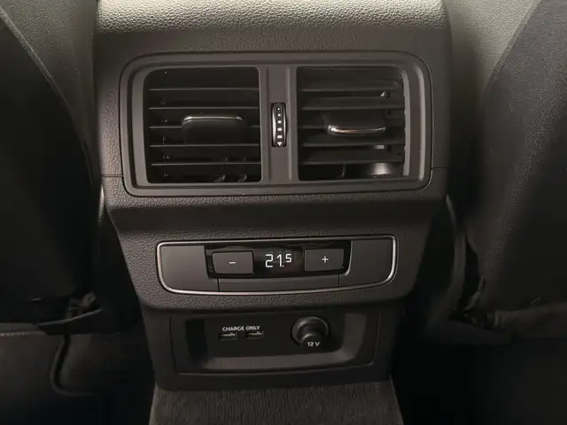 Audi Q5 view 12
