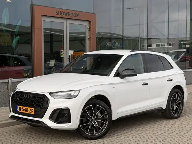Audi Q5 view 3